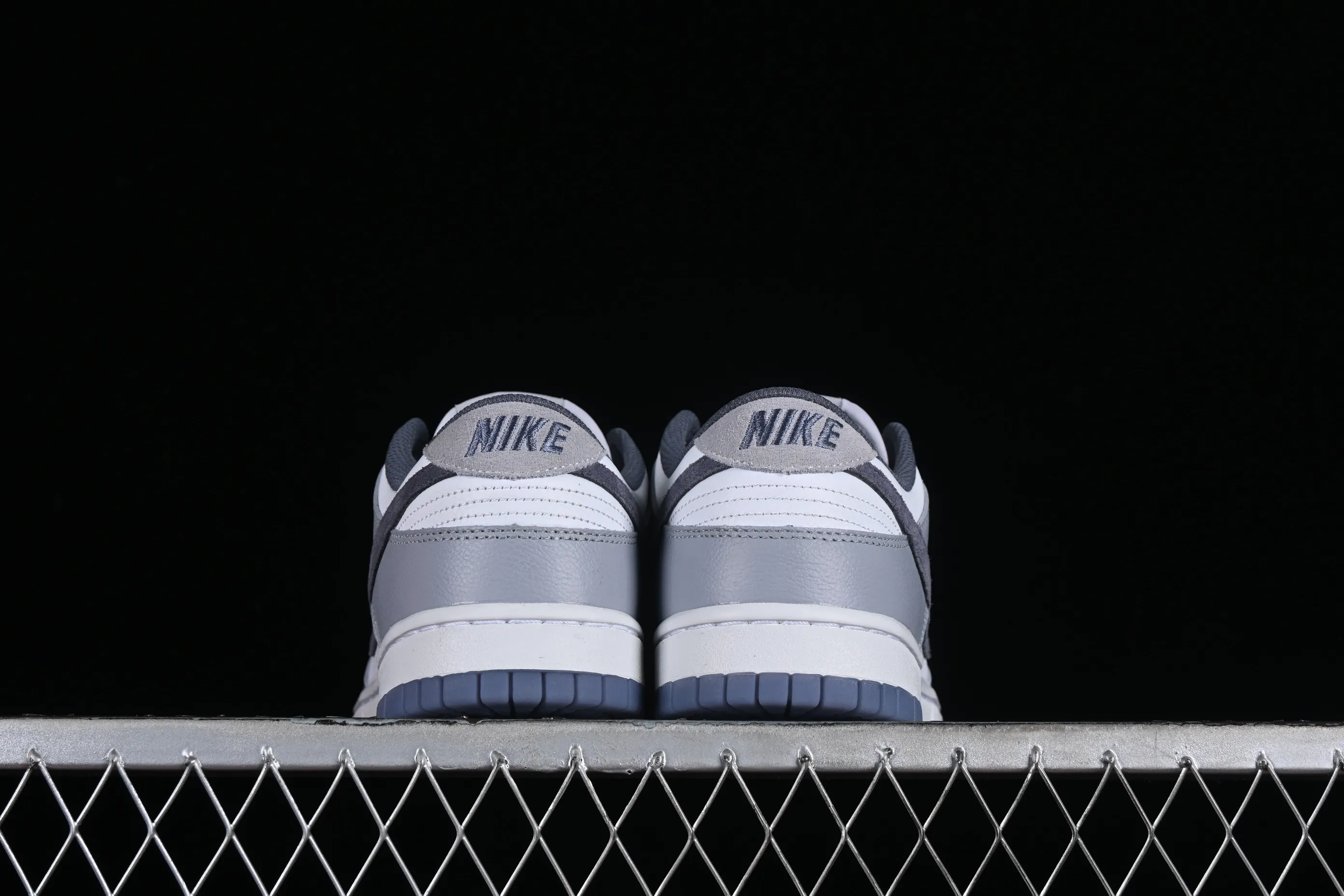All Categories Nk SB Dunk Series Nk SB Dunk Low Low-top sneakers Nk Dunk Low "Light Carbon"​ Simple gray and white SB low-top casual sneakers FJ4188-100